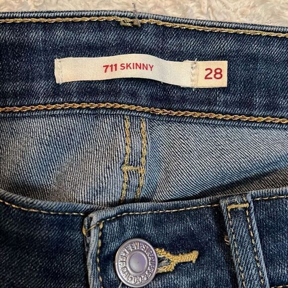 Levi’s 711 Cropped Skinny - Picture 7 of 11